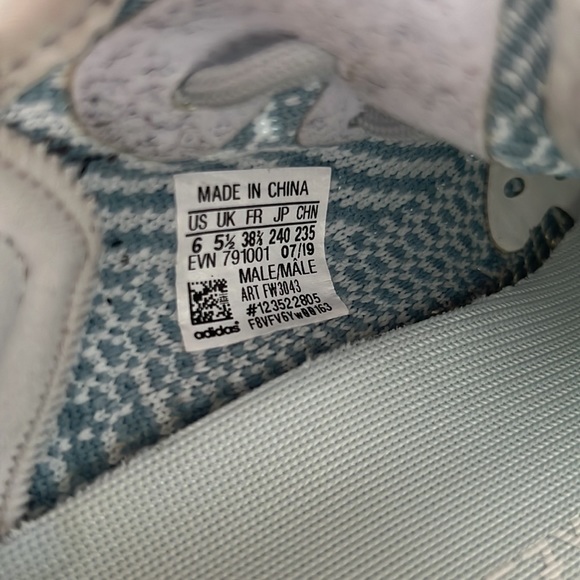 adidas Yeezy Boost 350 V2
Cloud White (Non-Reflective) - Picture 8 of 8